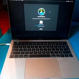 MacBook Pro (13-inch, 2019, Two Thunderbolt 3 ports)
